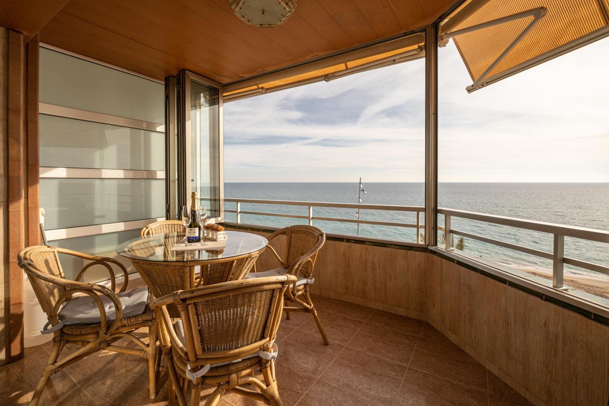 Spacious Apartment With Sea View Terrace In Calafell Exteriör bild